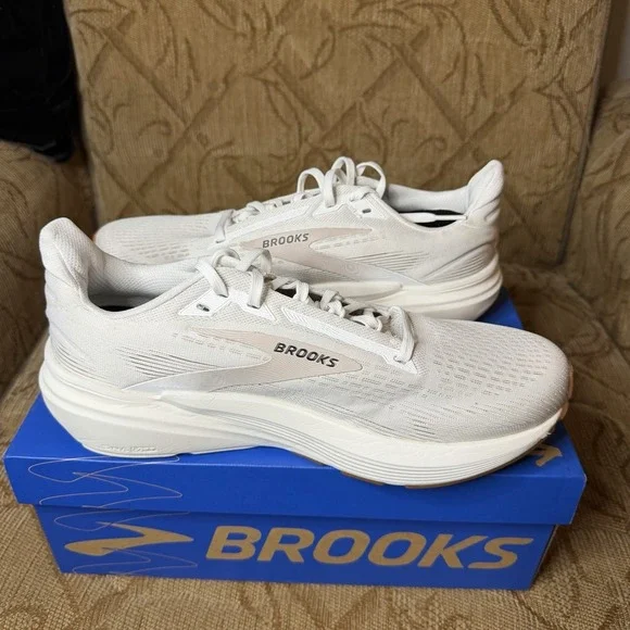 Brooks Womens Revel 8 Size 10.5 D Wide Sneakers White Chateau Gray Shoes EUC! - Picture 2 of 9